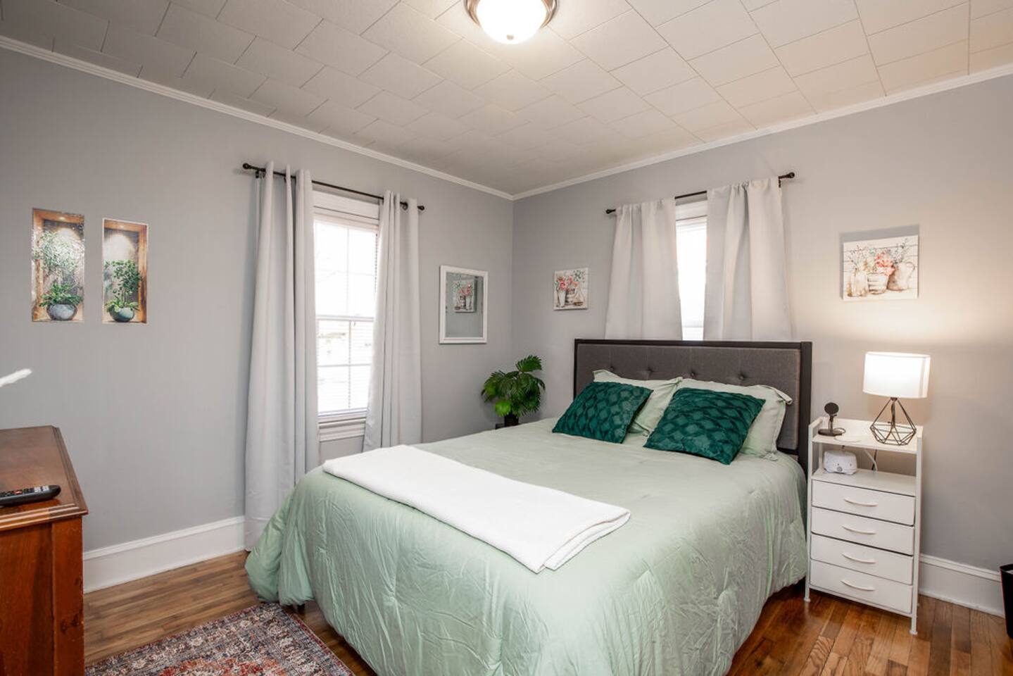 Great Location! Comfy & Clean Brick Bungalow