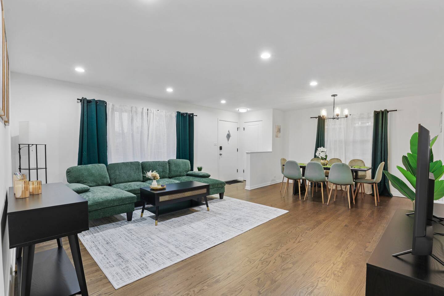 Compatible: 3BR Ranch w/ Finished Basement