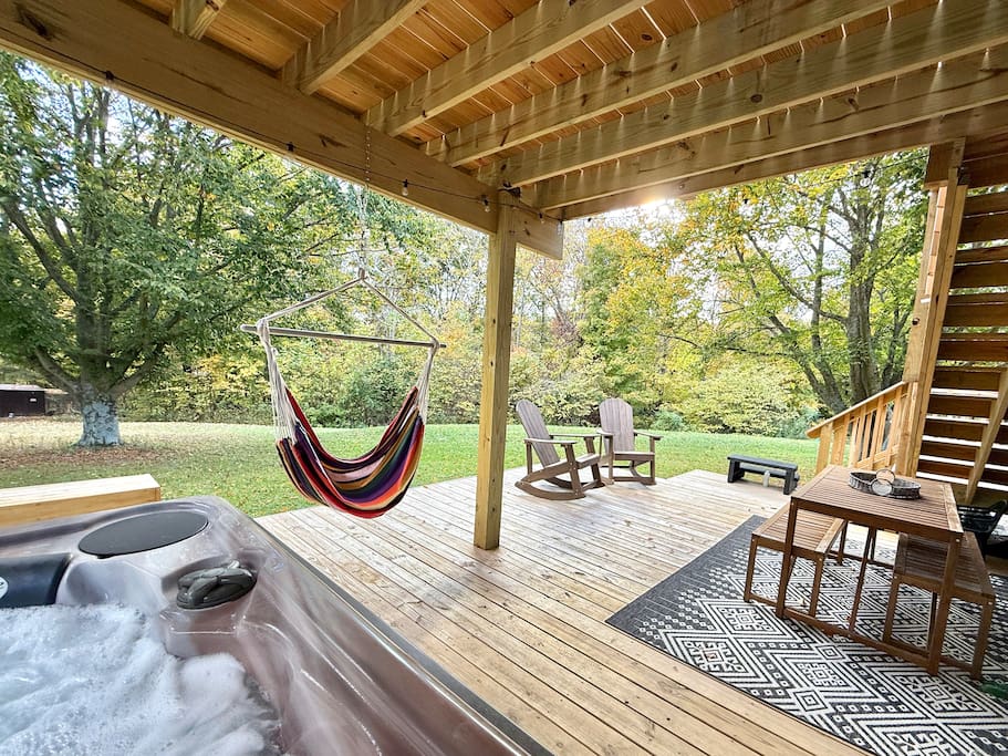 Converted Barn with Hot Tub and Escape Room