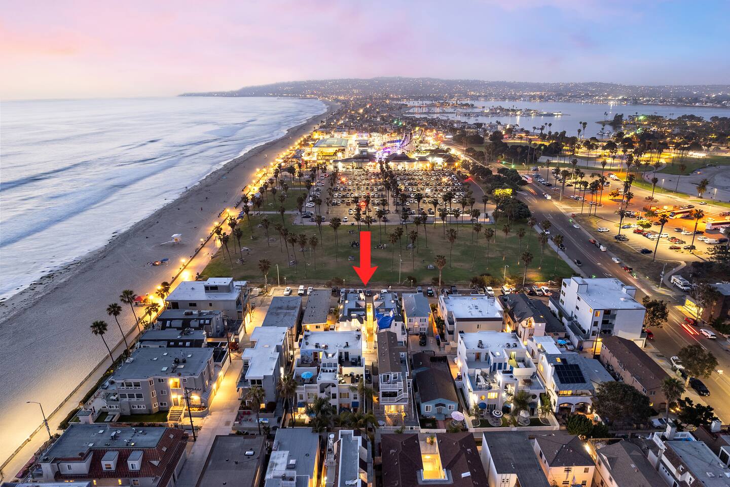 Panoramic Ocean View Home Sleeps 8 w/ BBQ, Parking