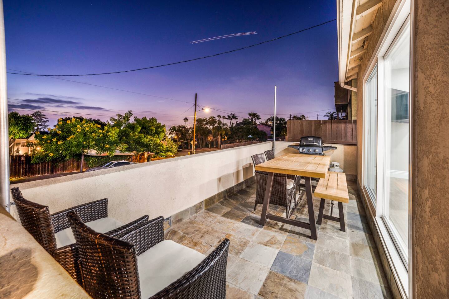 OB Home W/ Parking, 3 King Beds, A/C - Sleeps 8