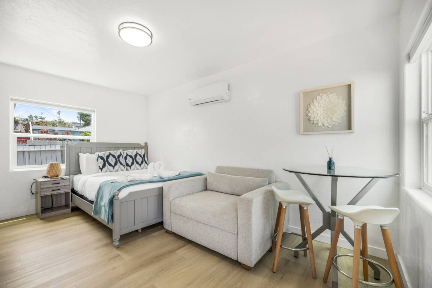 Central Sunset Cliffs Studio w/ Yard - Sleeps 3