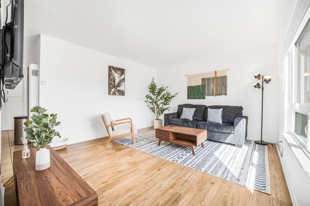 OB Duplex w/ Parking - Short Walk2Beach - Sleeps 8