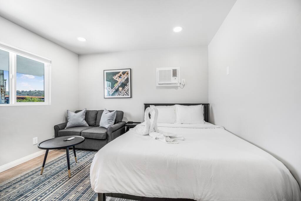 Newly Remodeled Apartment w/ Gated Parking