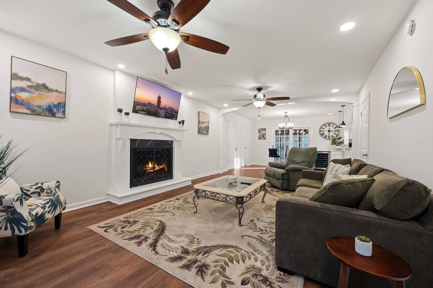 Spacious 4BR Home in Smyrna – Walk to Vinings, ATL