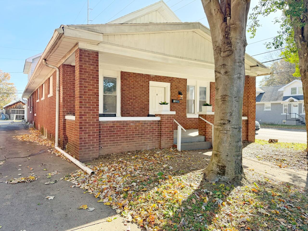 Redbrick Suites A | KING 1BR\1BA Apt near UE photo 4