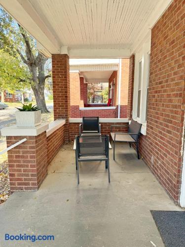 Redbrick Suites A | KING 1BR\1BA Apt near UE