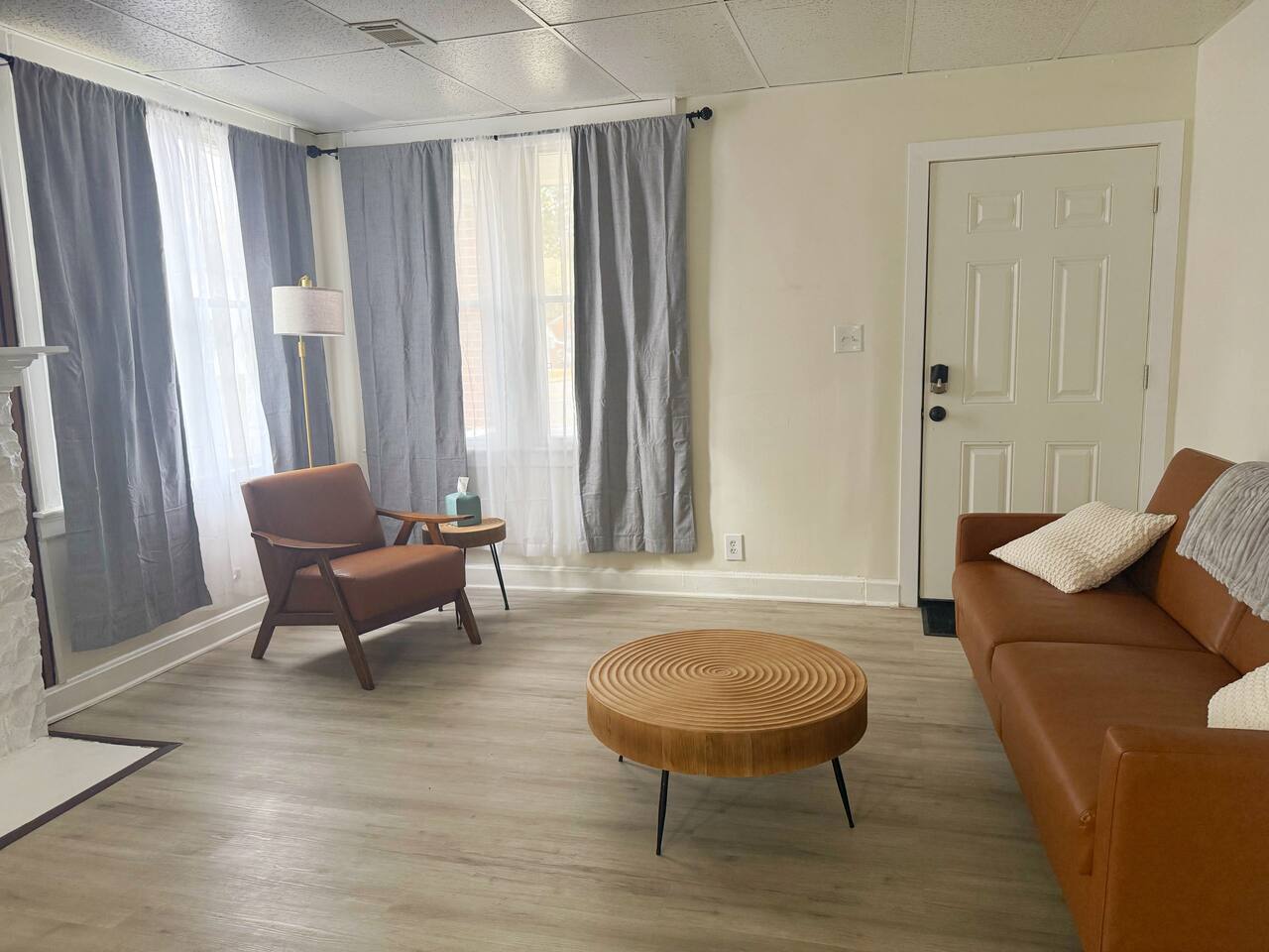 Redbrick Suites A | KING 1BR\1BA Apt near UE