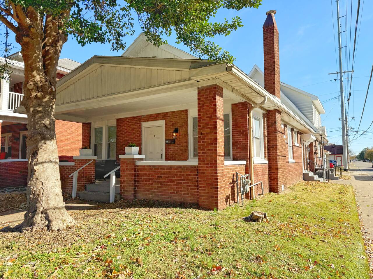 Redbrick Suites A | KING 1BR\1BA Apt near UE