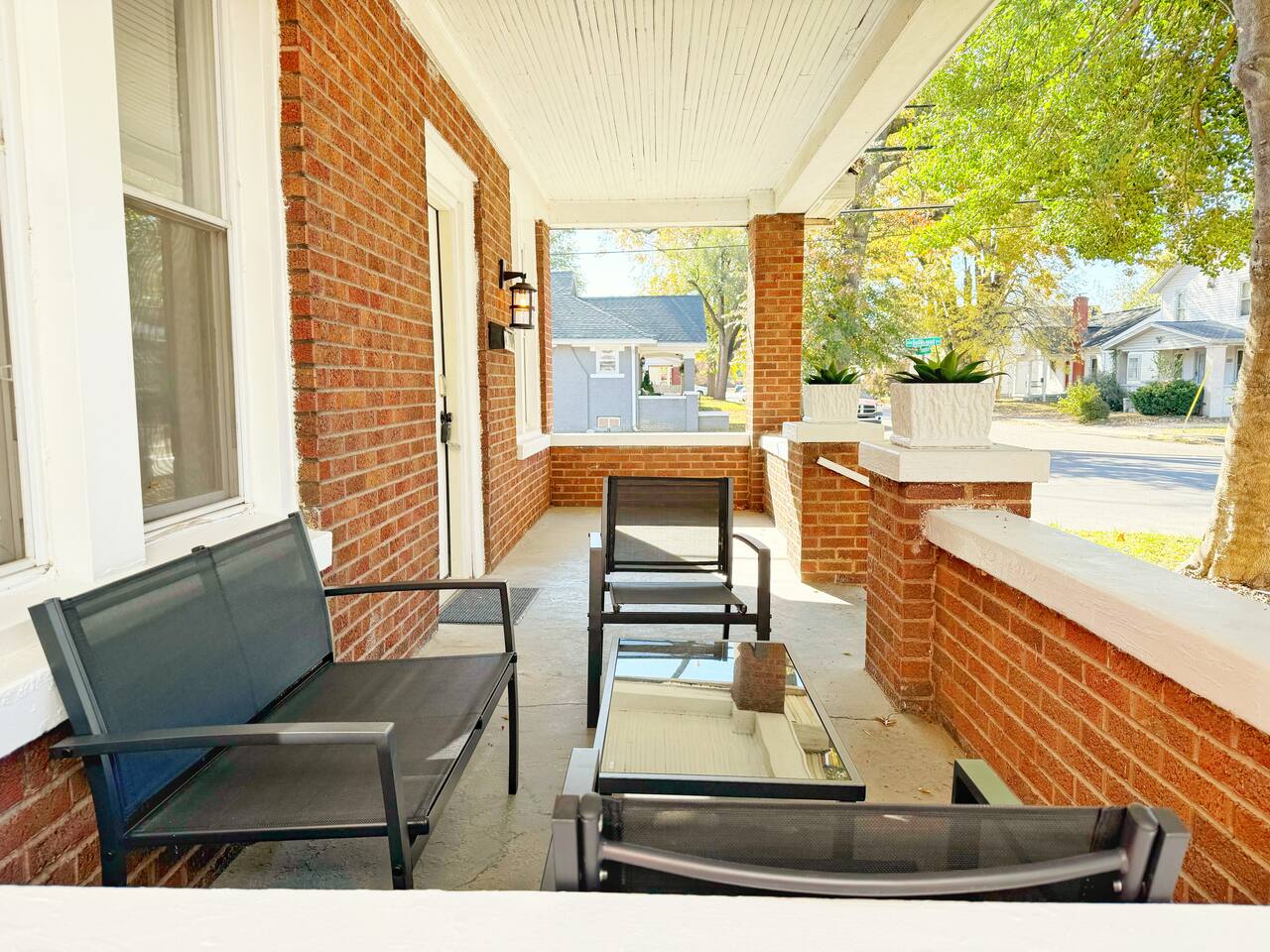 Redbrick Suites A | KING 1BR\1BA Apt near UE photo 5