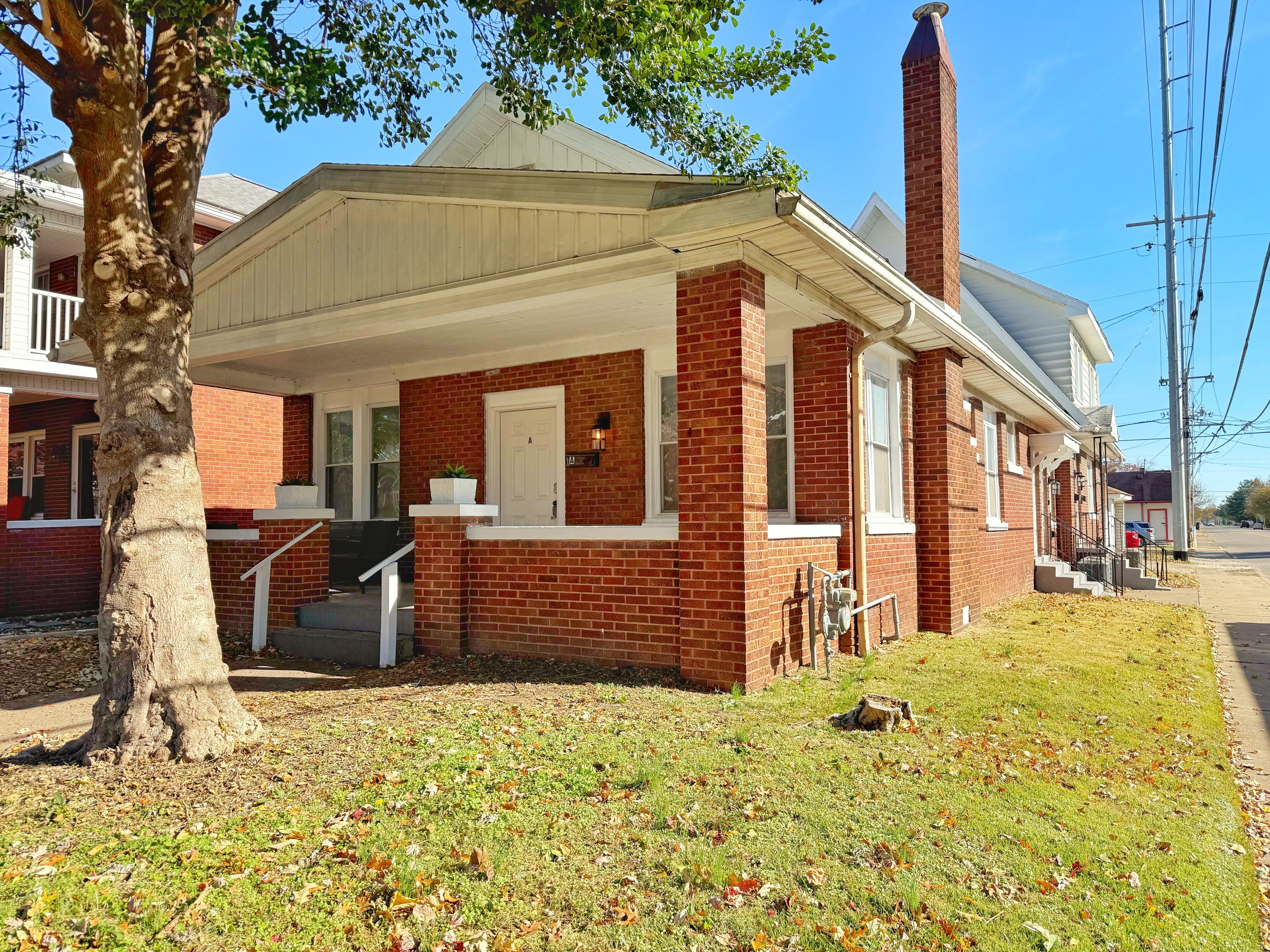 Redbrick Suites A | KING 1BR\1BA Apt near UE