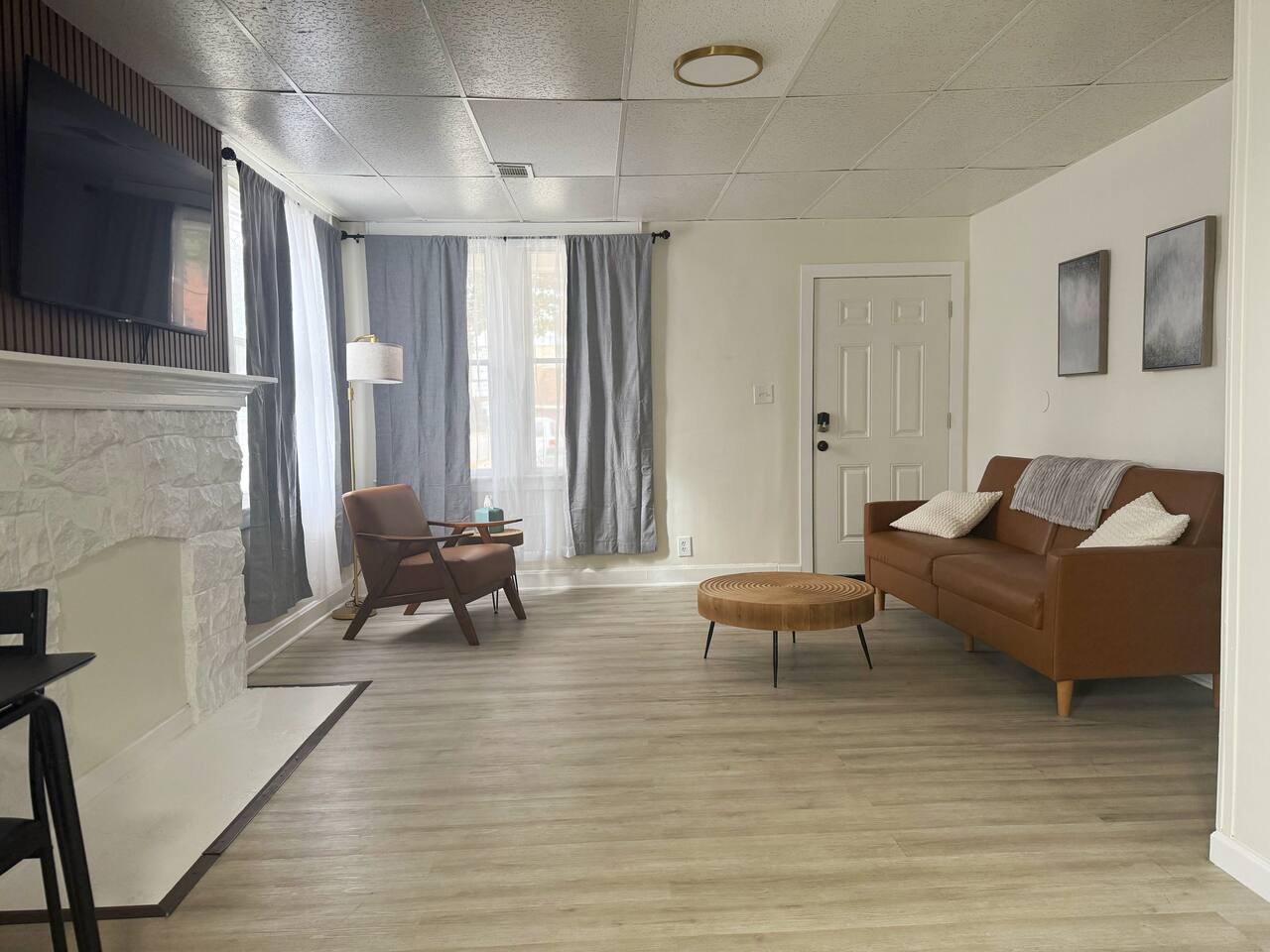 Redbrick Suites A | KING 1BR\1BA Apt near UE photo 2