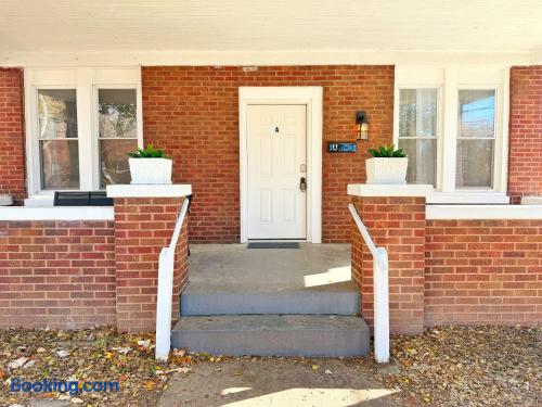 Redbrick Suites A | KING 1BR\1BA Apt near UE
