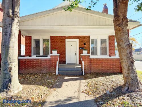 Redbrick Suites A | KING 1BR\1BA Apt near UE