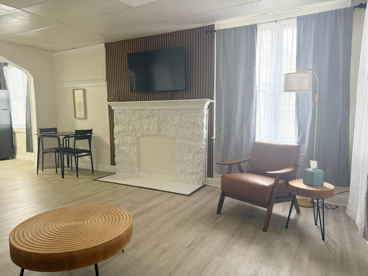 Redbrick Suites A | KING 1BR\1BA Apt near UE