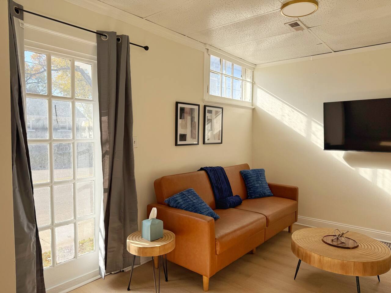 Redbrick Suites B | Queen 1BD\1BA Apt near UE