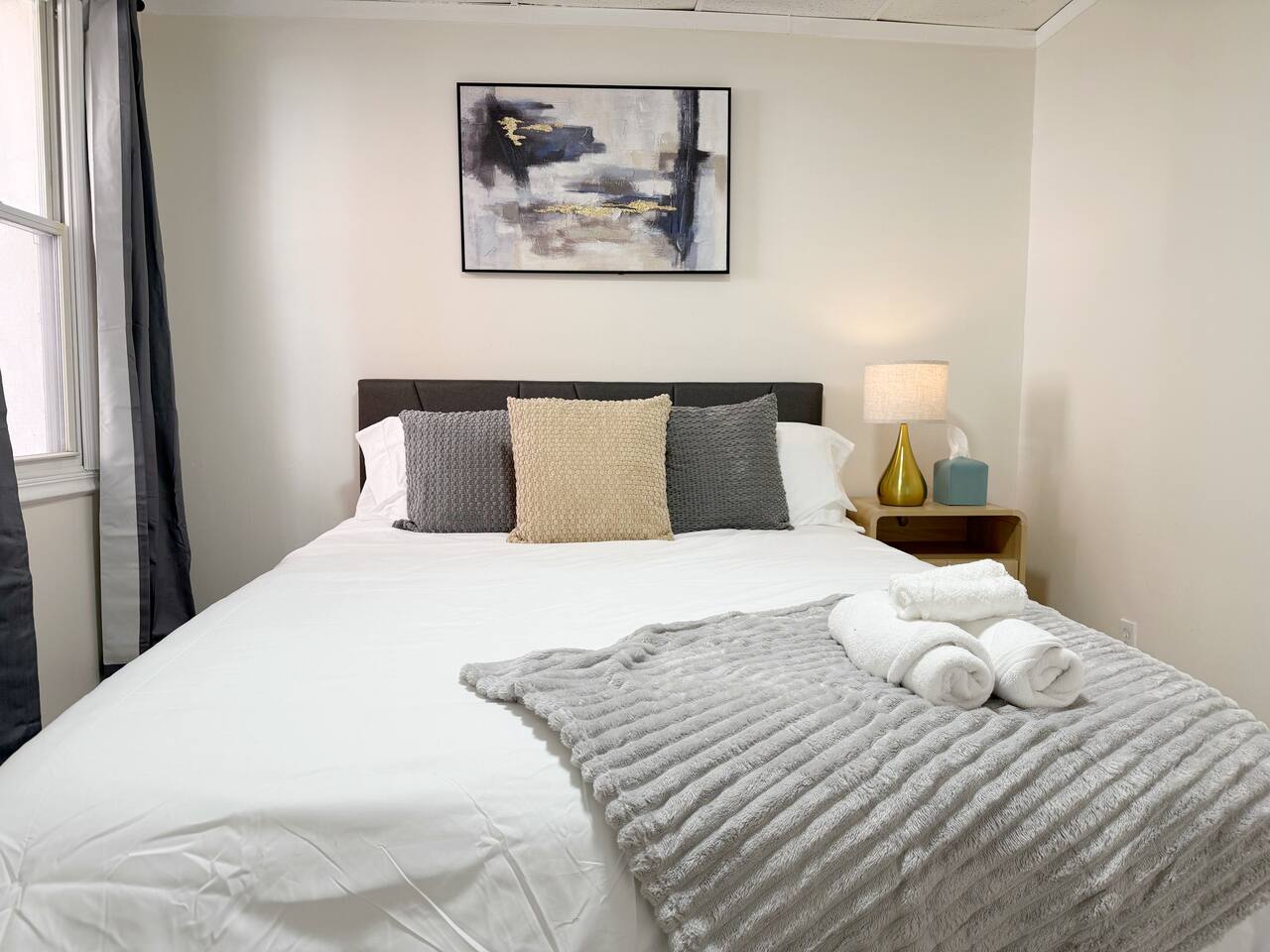 Redbrick Suites B | Queen 1BD\1BA Apt near UE