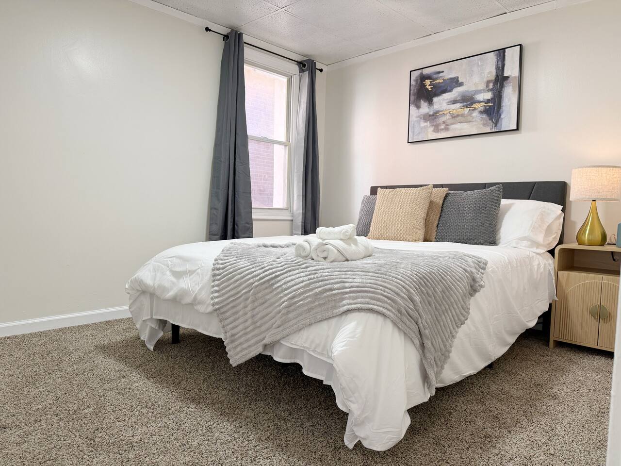 Redbrick Suites B | Queen 1BD\1BA Apt near UE photo 2