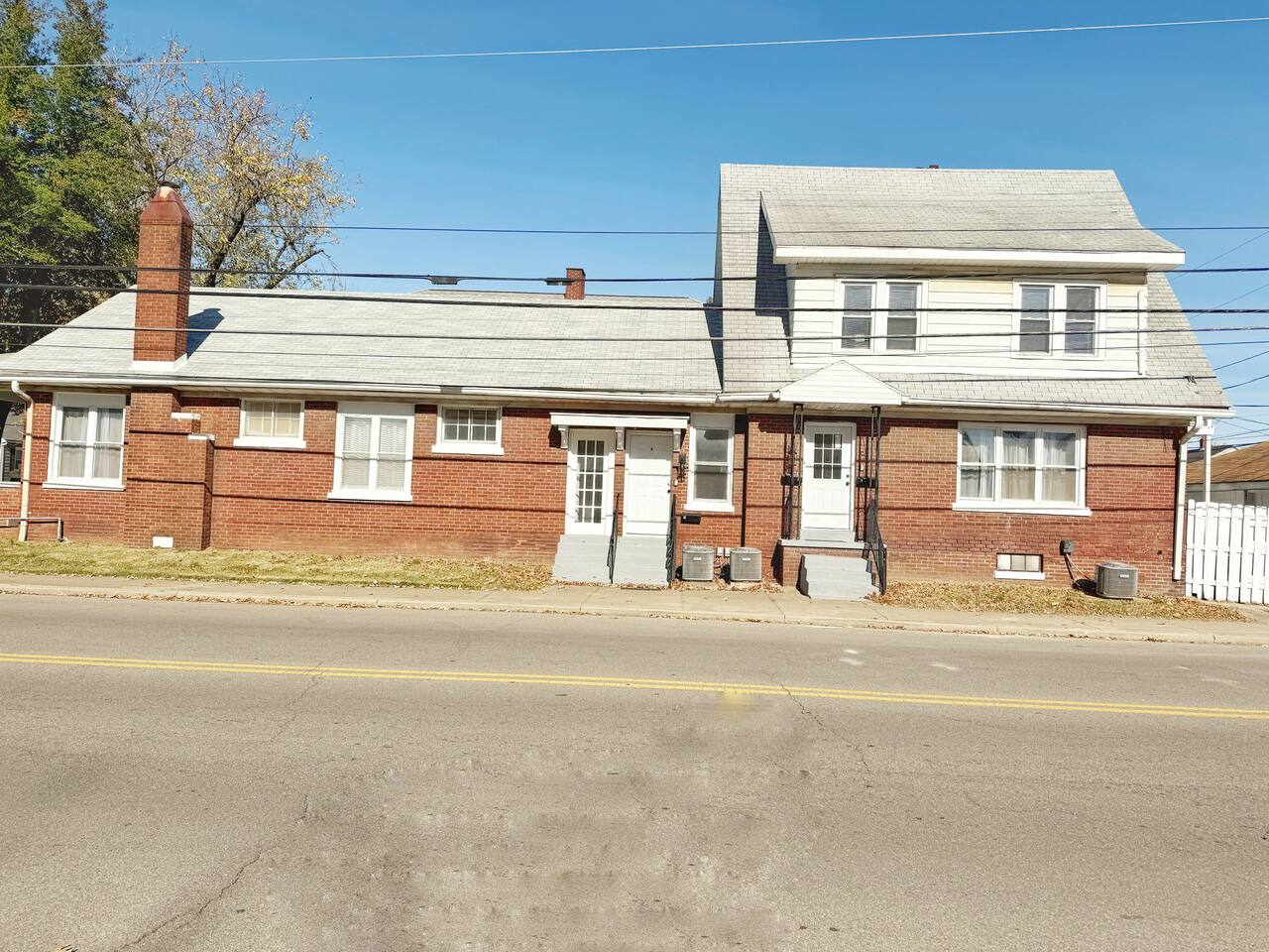 Redbrick Suites B | Queen 1BD\1BA Apt near UE