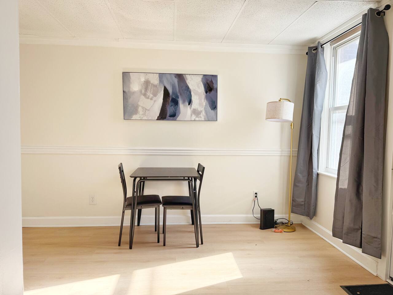 Redbrick Suites B | Queen 1BD\1BA Apt near UE photo 3