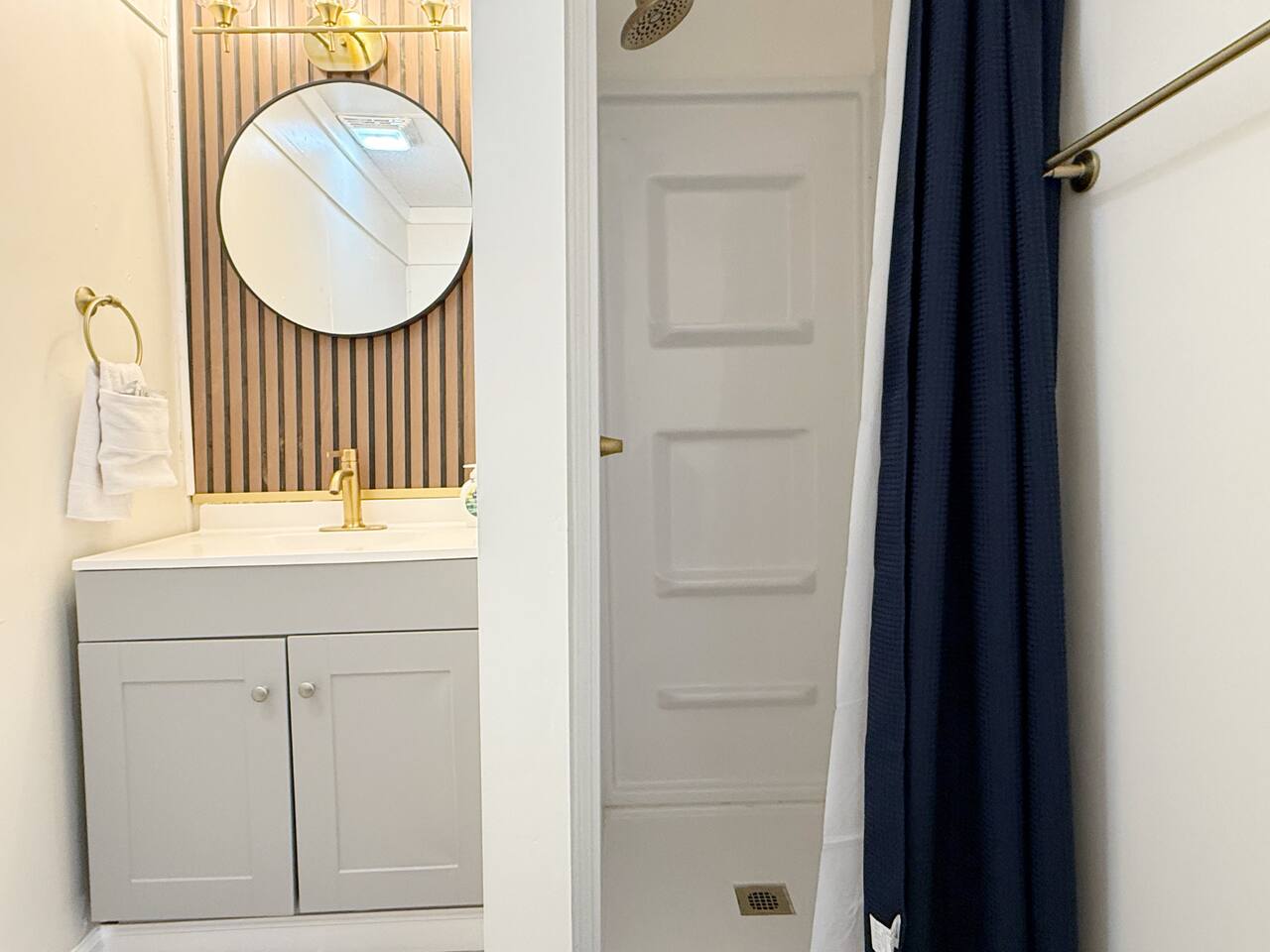 Redbrick Suites B | Queen 1BD\1BA Apt near UE