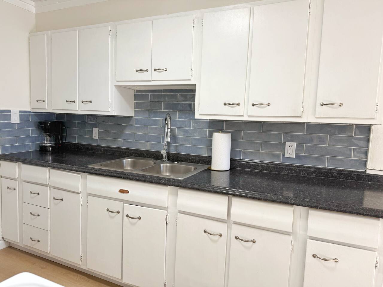 Redbrick Suites B | Queen 1BD\1BA Apt near UE