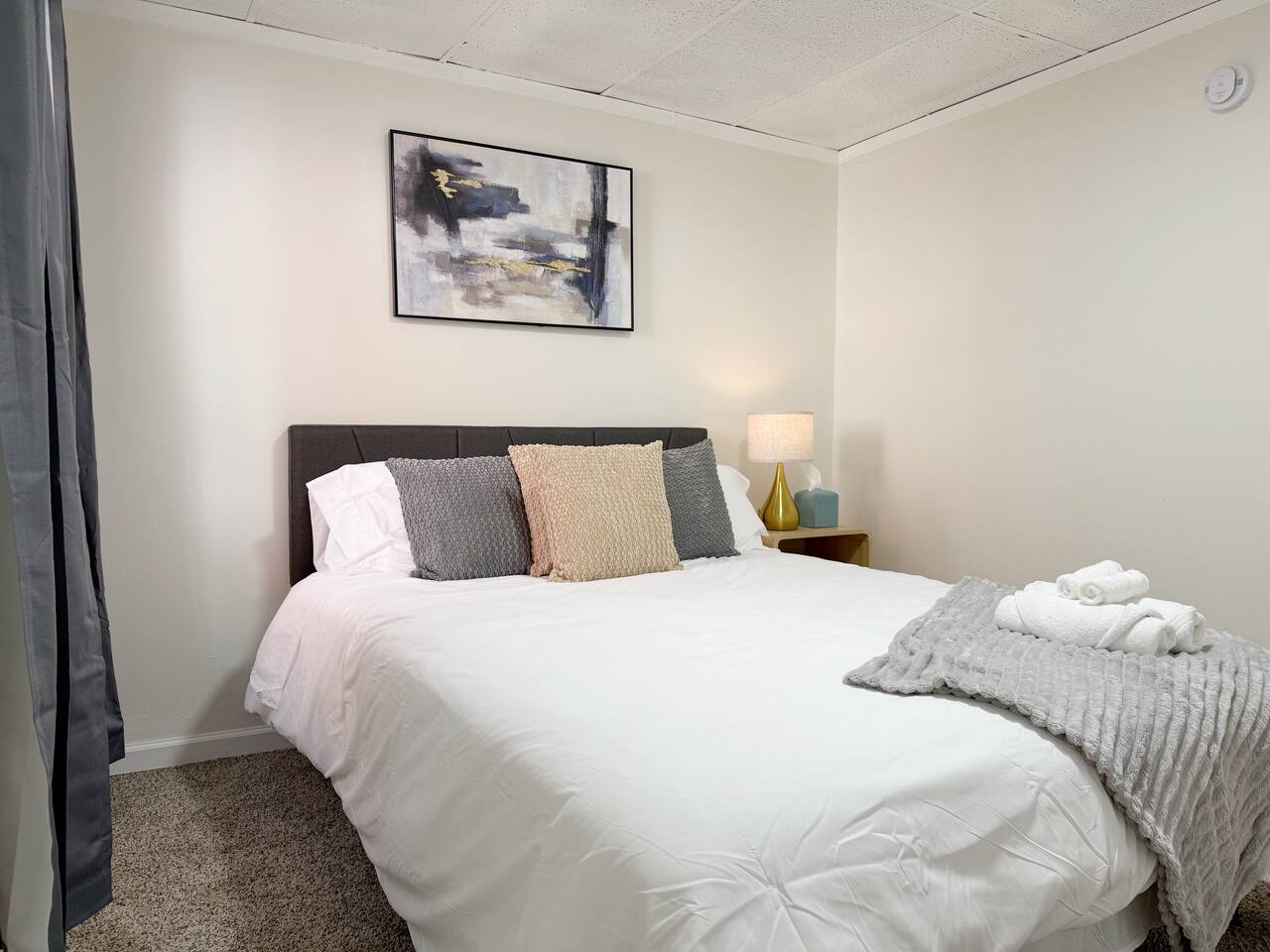 Redbrick Suites B | Queen 1BD\1BA Apt near UE