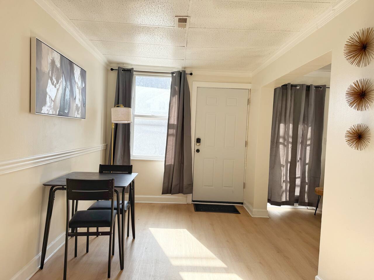 Redbrick Suites B | Queen 1BD\1BA Apt near UE photo 5