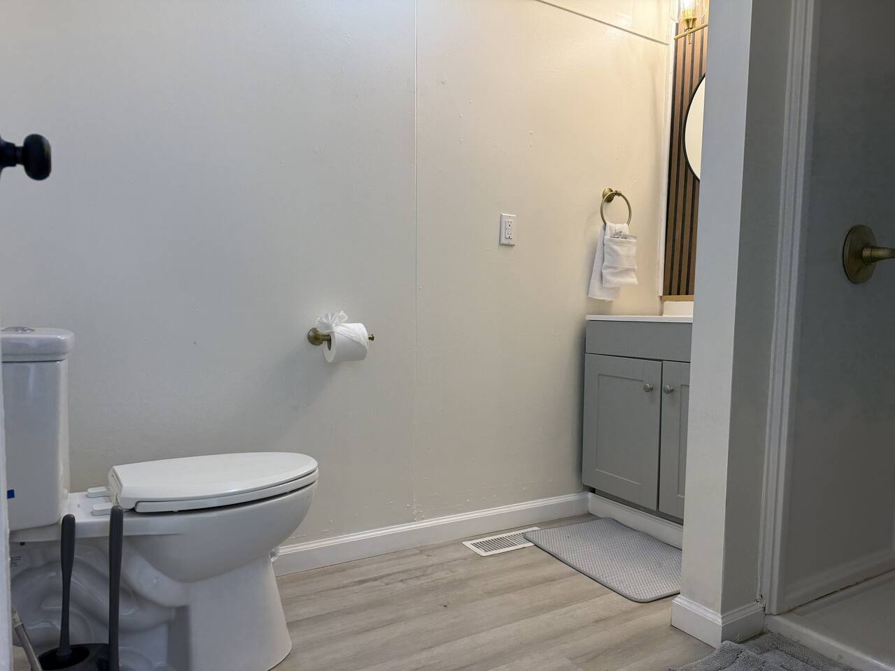 Redbrick Suites B | Queen 1BD\1BA Apt near UE