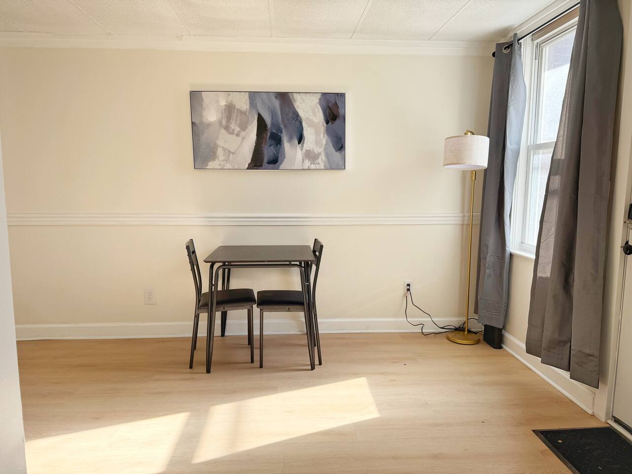 Redbrick Suites B | Queen 1BD\1BA Apt near UE