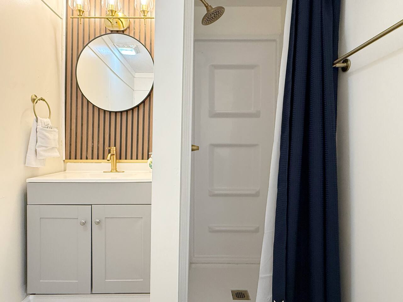 Redbrick Suites B | Queen 1BD\1BA Apt near UE