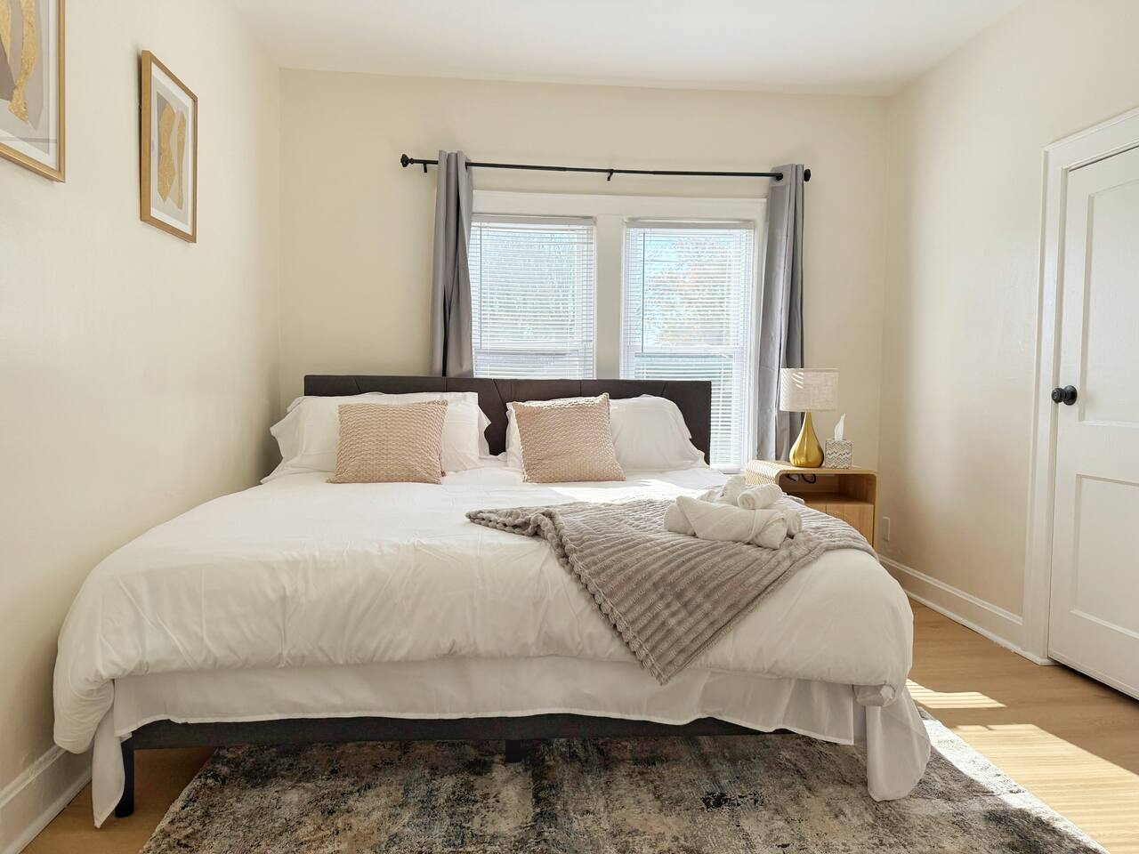 Redbrick Suites D | King 1BD\1BA Apt near UE