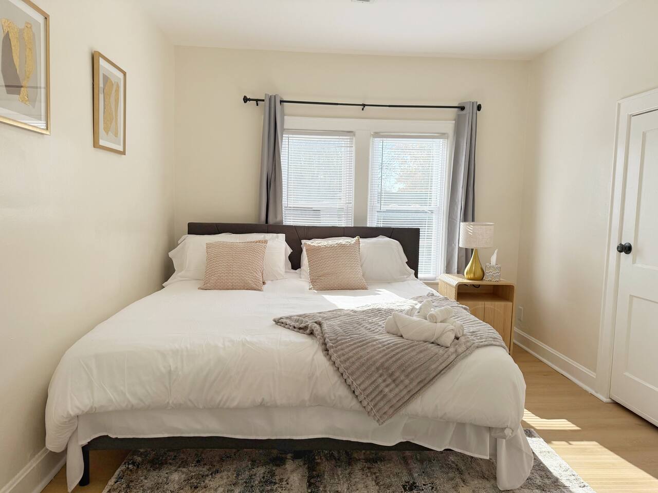 Redbrick Suites D | King 1BD\1BA Apt near UE