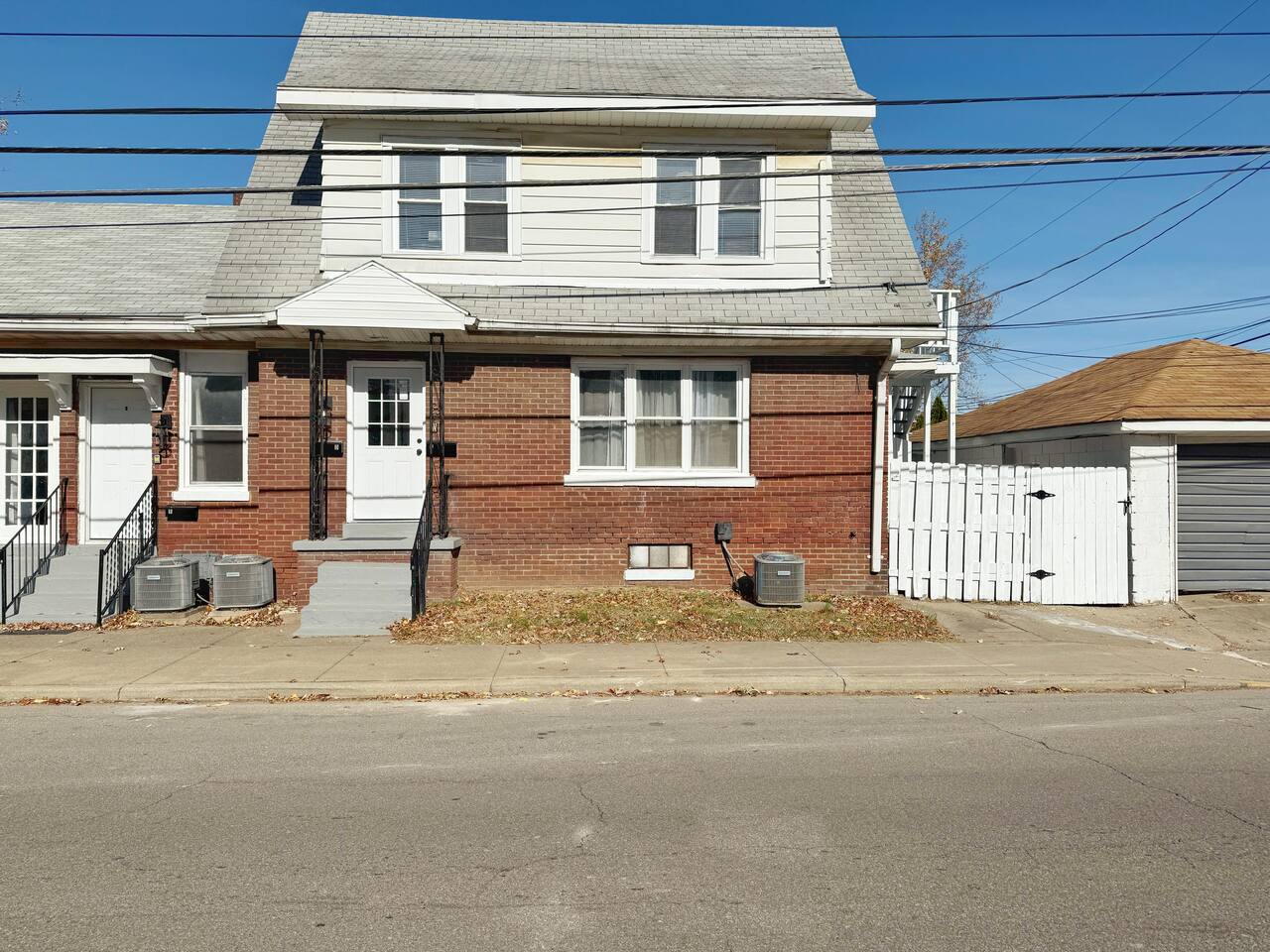 Redbrick Suites D | King 1BD\1BA Apt near UE