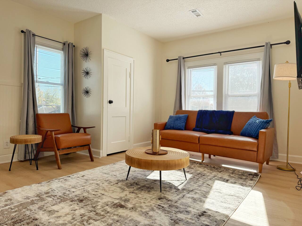 Redbrick Suites D | King 1BD\1BA Apt near UE