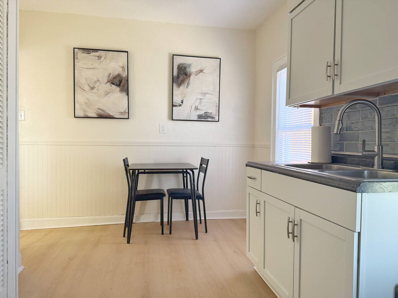 Redbrick Suites D | King 1BD\1BA Apt near UE