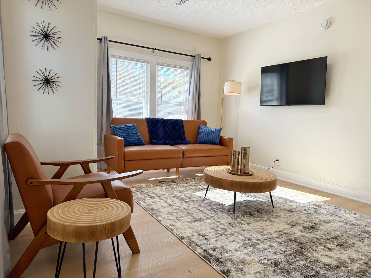 Redbrick Suites D | King 1BD\1BA Apt near UE