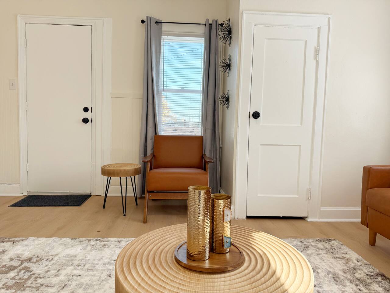 Redbrick Suites D | King 1BD\1BA Apt near UE