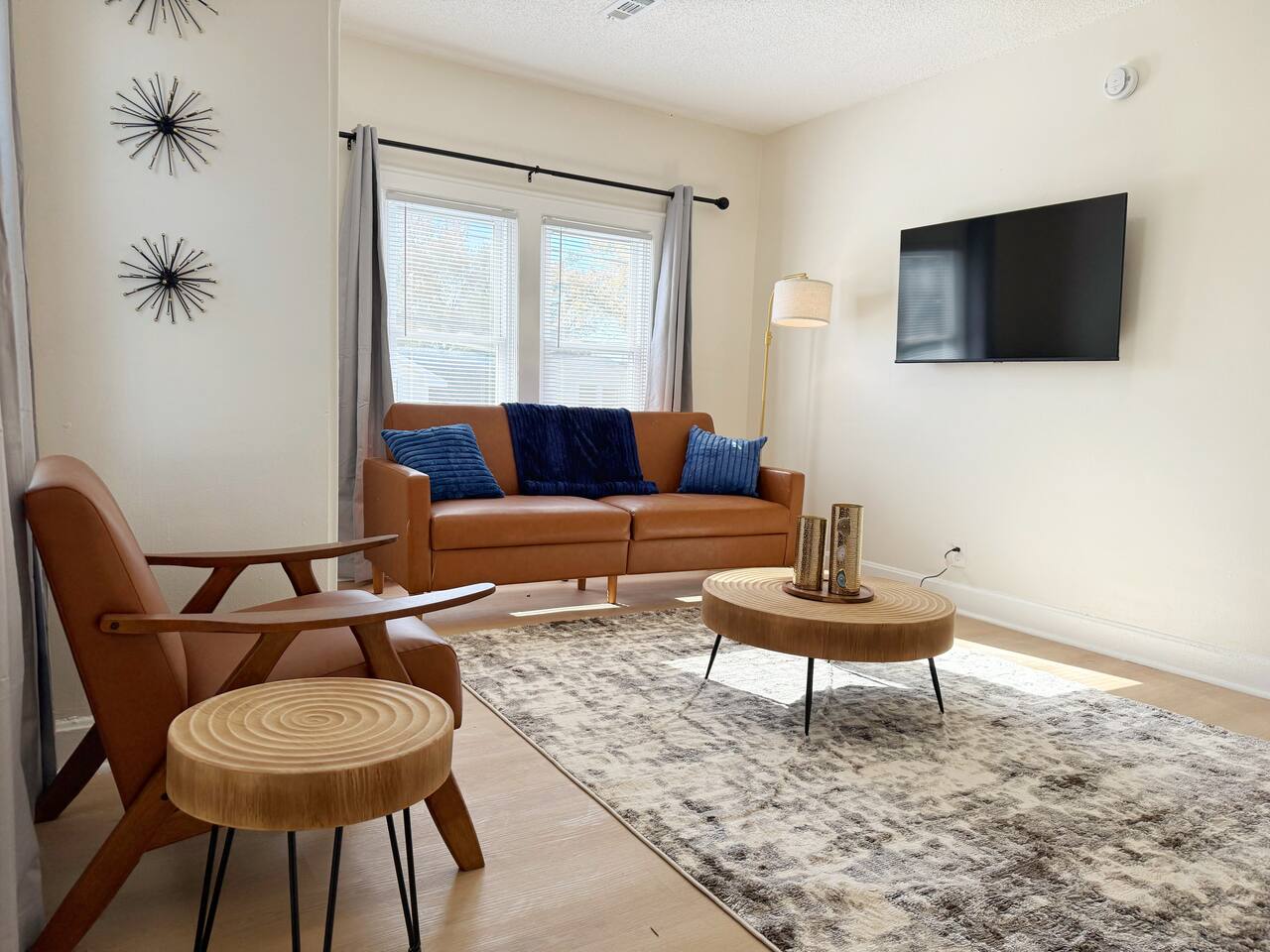 Redbrick Suites D | King 1BD\1BA Apt near UE