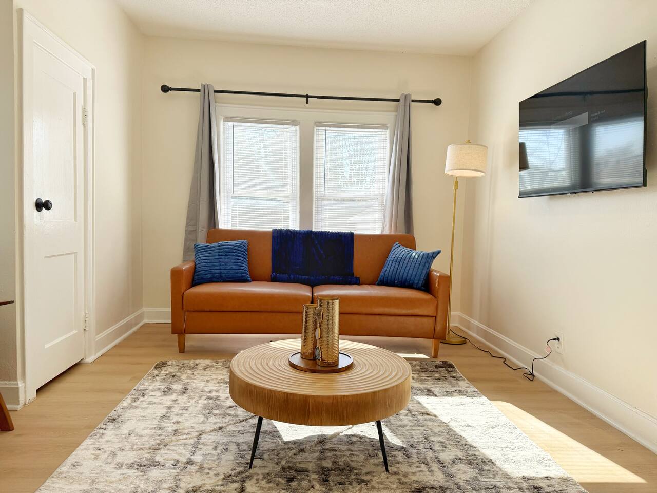 Redbrick Suites D | King 1BD\1BA Apt near UE