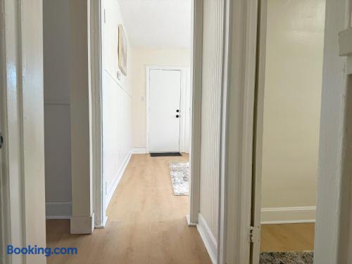 Redbrick Suites D | King 1BD\1BA Apt near UE