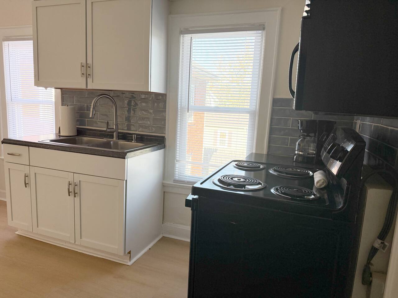 Redbrick Suites D | King 1BD\1BA Apt near UE