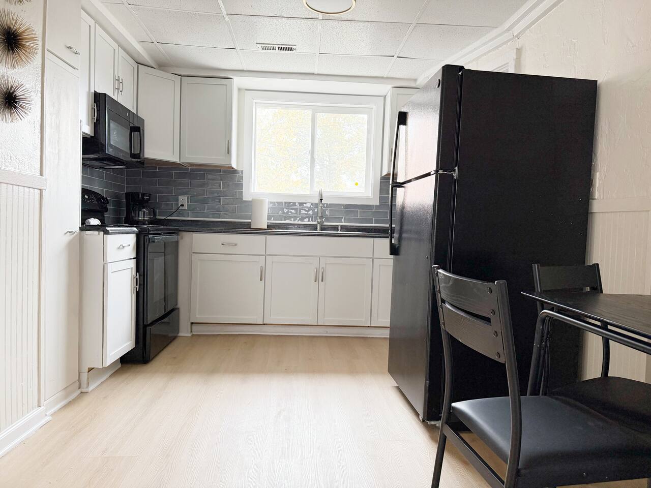 Redbrick Suites C | Queen 1BD\1BA Apt near UE photo 3