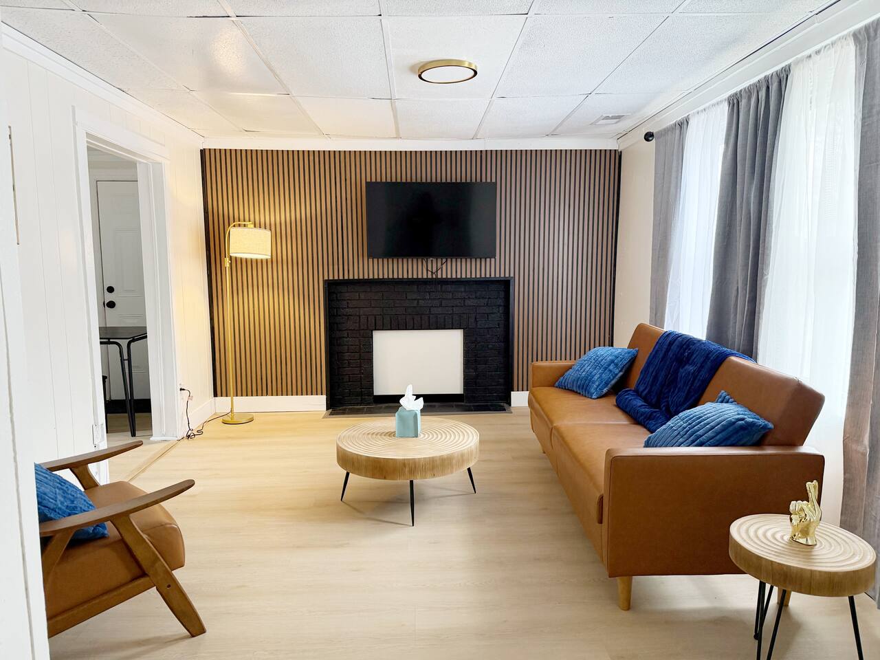 Redbrick Suites C | Queen 1BD\1BA Apt near UE