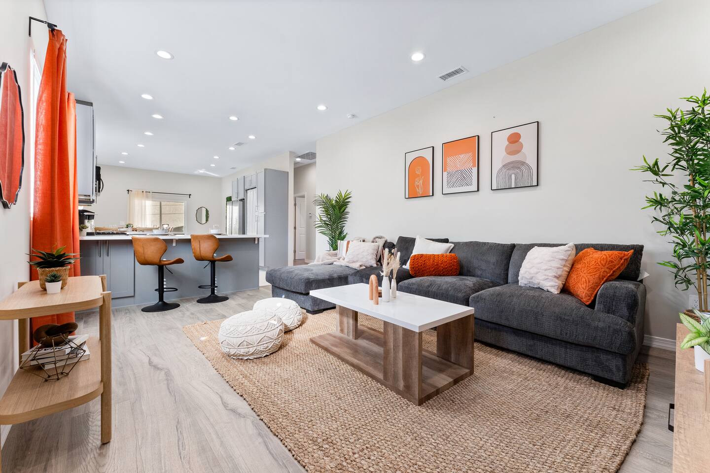 Sleeps 10*Walk to Sofi*Forum*Conv Cntr
