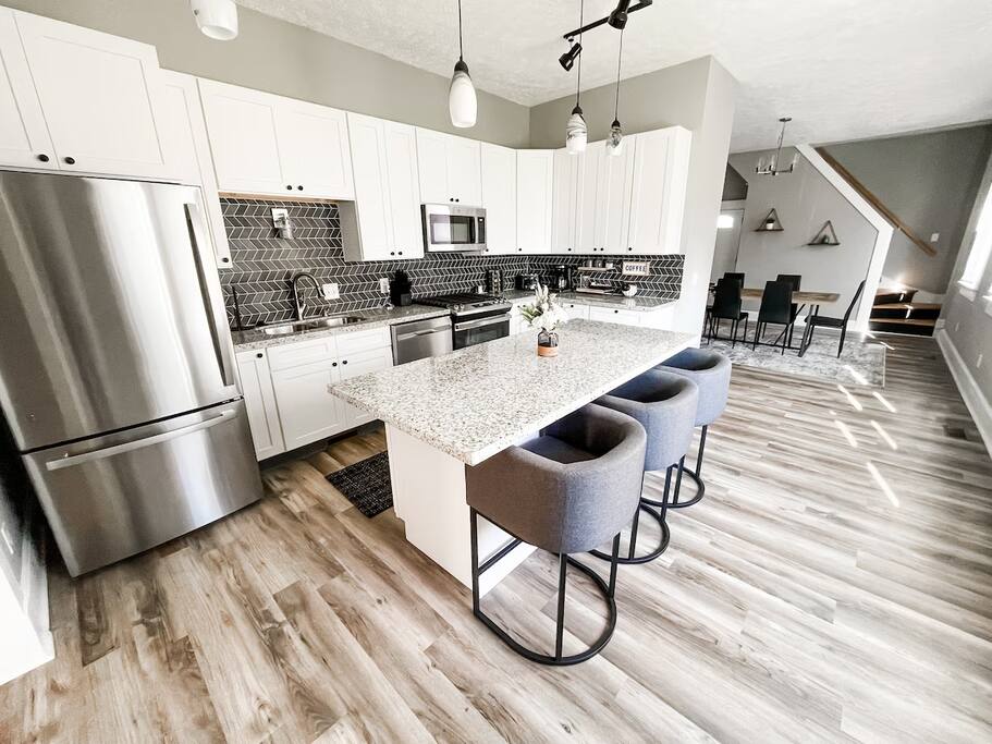 The Skyline Getaway - Downtown Indy!