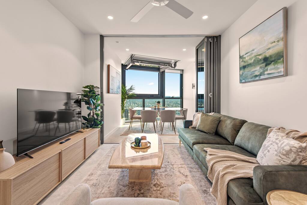 Queens Wharf | Brand-New Escape: Pool, Views, Pkg!