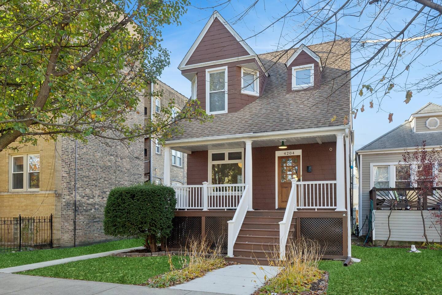 Giant 5BR w/ Pool Table, 15 min to Cubs & Mag Mile