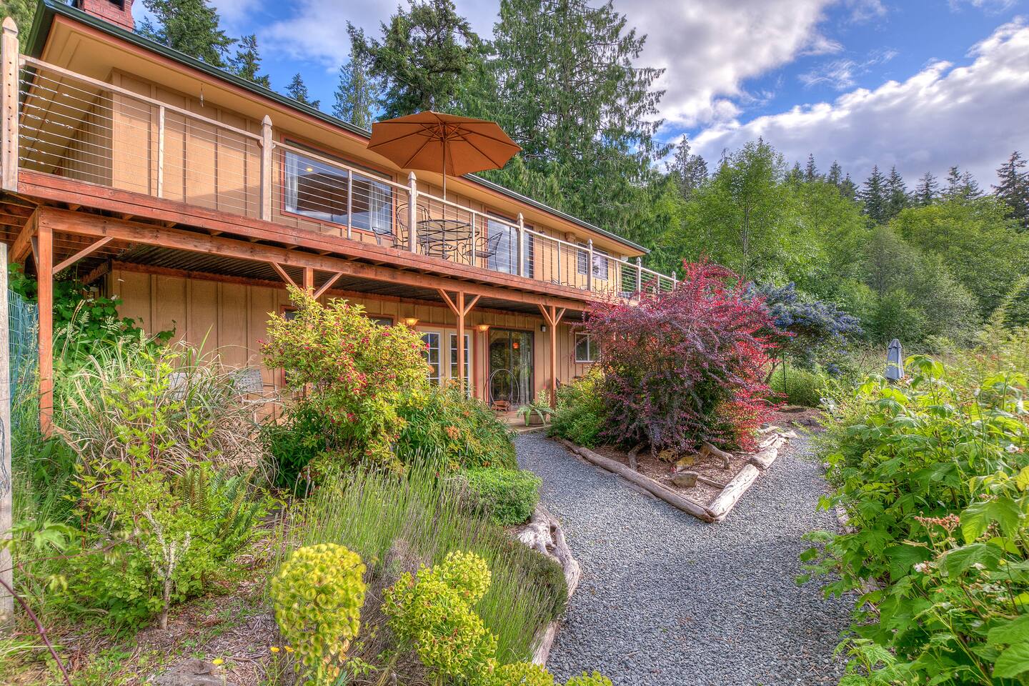 Ramblin' Rose Family Home on 2 Acres