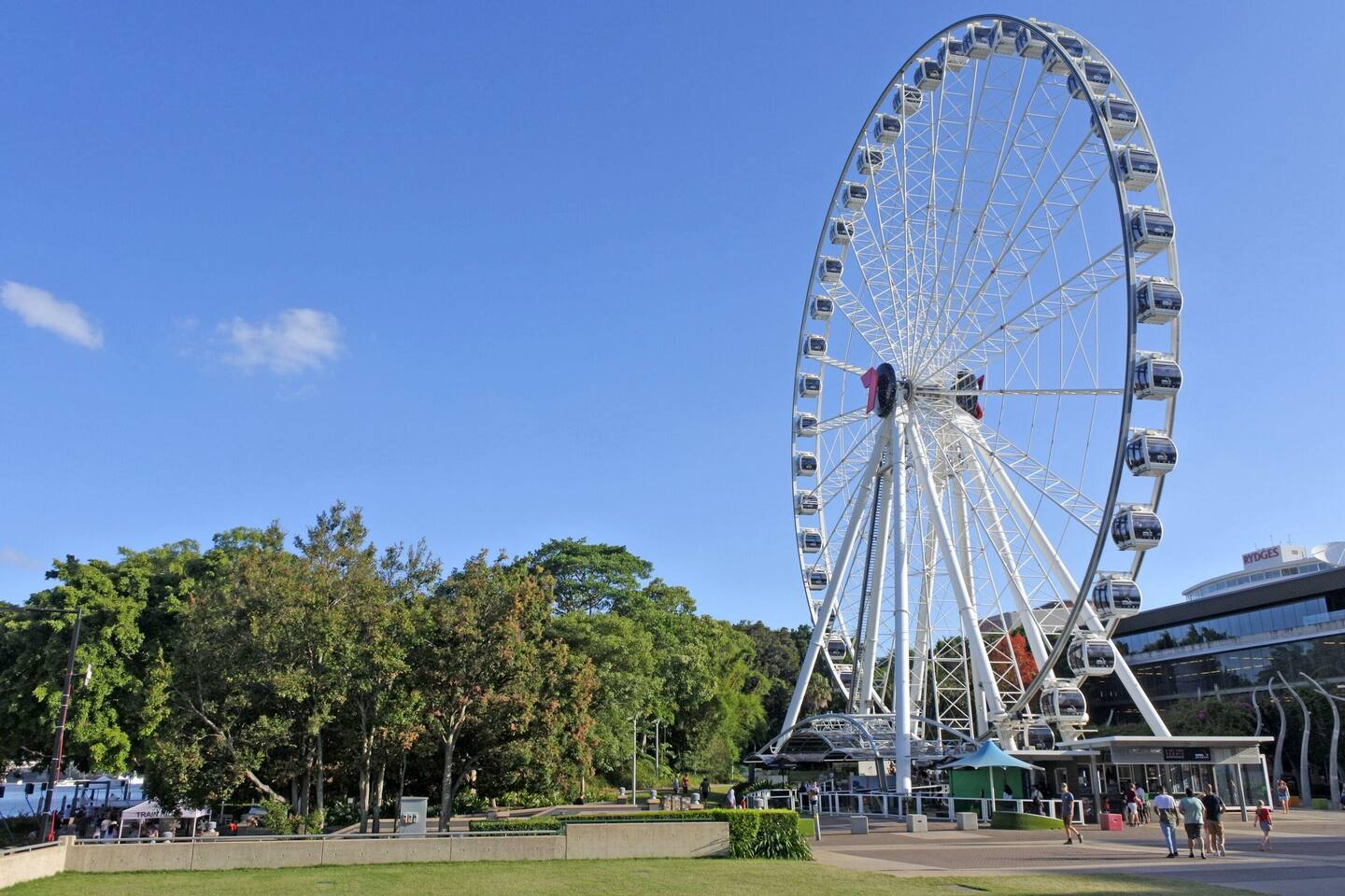 Attraction Alert: Experience stunning views from the Brisbane Wheel right outside your door!